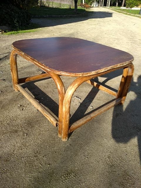 tavolino in legno e vimini