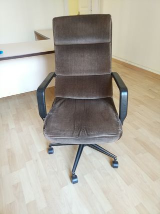 Sillas de oficina con ruedas de segunda mano en Barcelona en WALLAPOP Sillas de oficina con ruedas de segunda mano en Barcelona en WALLAPOP