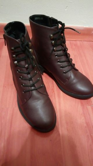 Botines mujer talla 42 de segunda mano por 25 EUR en Barcelona en WALLAPOP