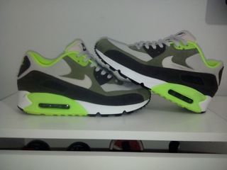 ZAPATILLAS NIKE AIR MÁX NUEVAS de segunda mano por 90 € en ZAPATILLAS NIKE AIR MÁX NUEVAS de segunda mano por 90 € en