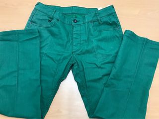 Tejanos pantalones verdes Zara talla 44 Hombre de segunda mano por 10 EUR  en Barcelona en WALLAPOP