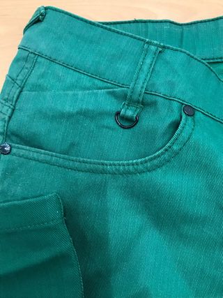 Tejanos pantalones verdes Zara talla 44 Hombre de segunda mano por 10 EUR  en Barcelona en WALLAPOP