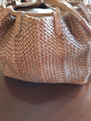 BOLSO DE PIEL TRENZADO CAMEL de segunda mano por 150 EUR en Madrid en  WALLAPOP