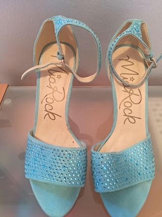 Zapatos de tacon de ante azul turquesa talla 39 de segunda mano por 20 EUR  en Málaga en WALLAPOP