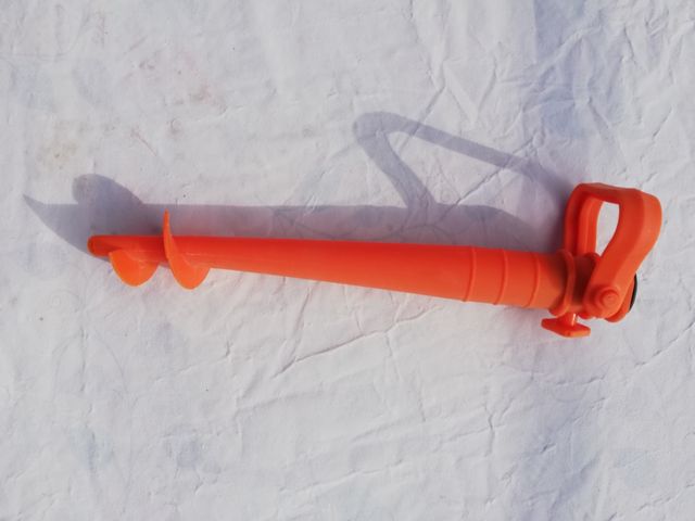 PLANTADOR DE BULBOS Y FIJACIÓN DE SOMBRILLA