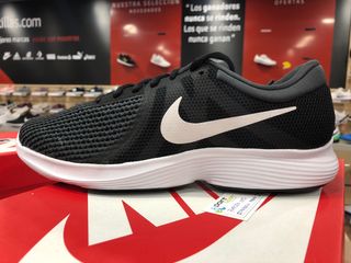 nike revolution negras