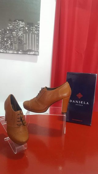 Botines mujer número 42 piel de segunda mano por 20 EUR en Roquetas de Mar  en WALLAPOP