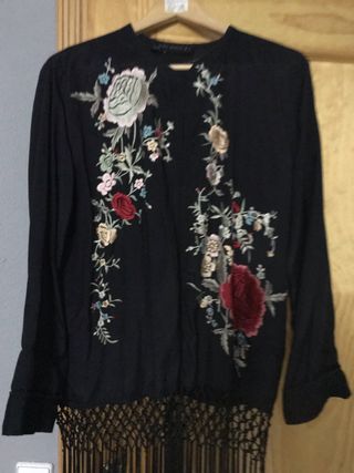 Kimono bordado zara de segunda mano por 35 EUR en Parla en WALLAPOP
