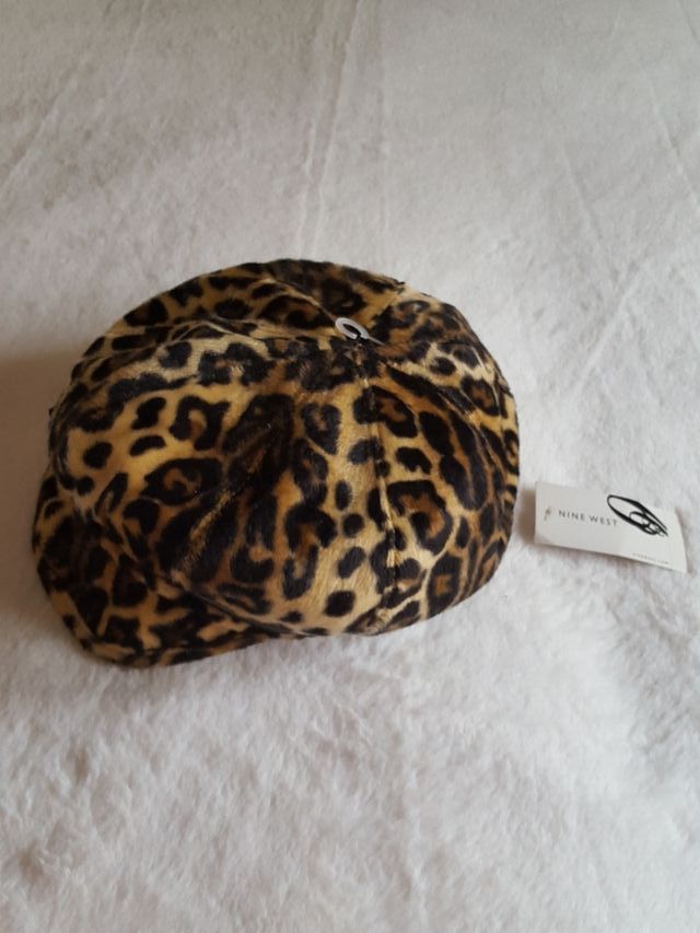 Gorra de Nine West "animal print"