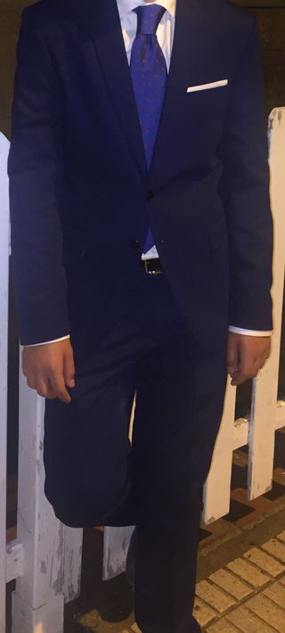 Traje azul hombre Zara de segunda mano por 40 EUR en Avilés en WALLAPOP