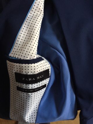 Traje azul hombre Zara de segunda mano por 40 EUR en Avilés en WALLAPOP