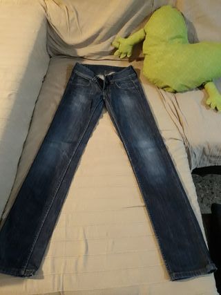 Tejanos pepe jeans mujer nuevo con etiqueta de segunda mano por 22 EUR en  Barcelona en WALLAPOP