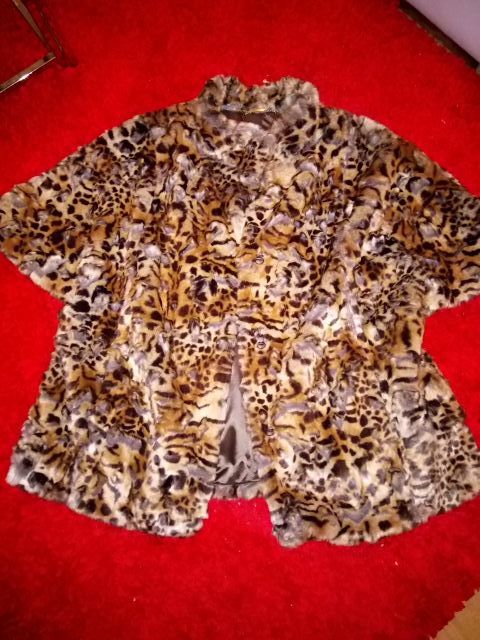 Abrigo especial de leopardo nuevo