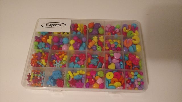 caja de cuentas con separadores para collares