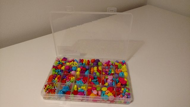 caja de cuentas con separadores para collares