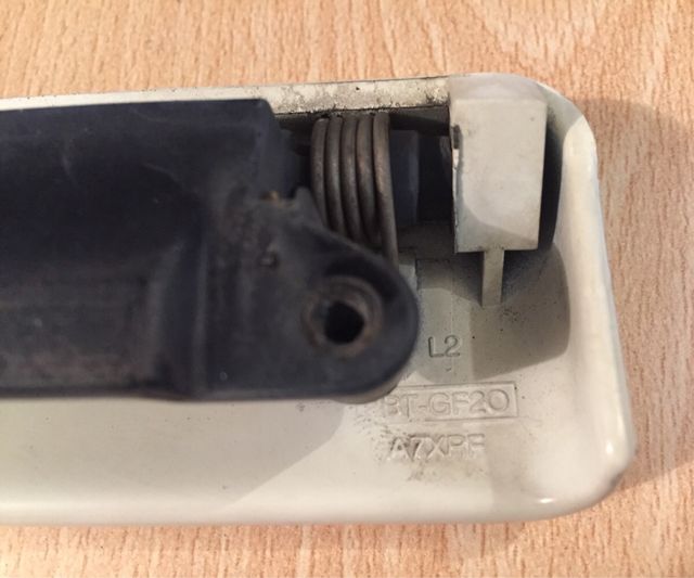 1 Tirador de puerta Ford Escort. L2