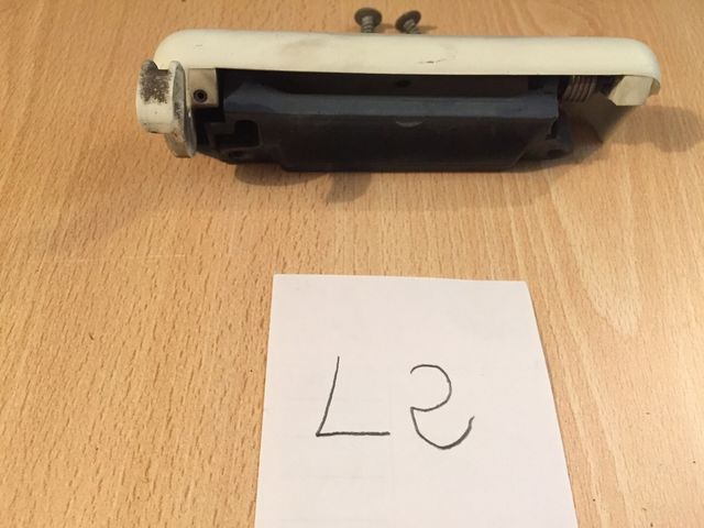 1 Tirador de puerta Ford Escort. L2