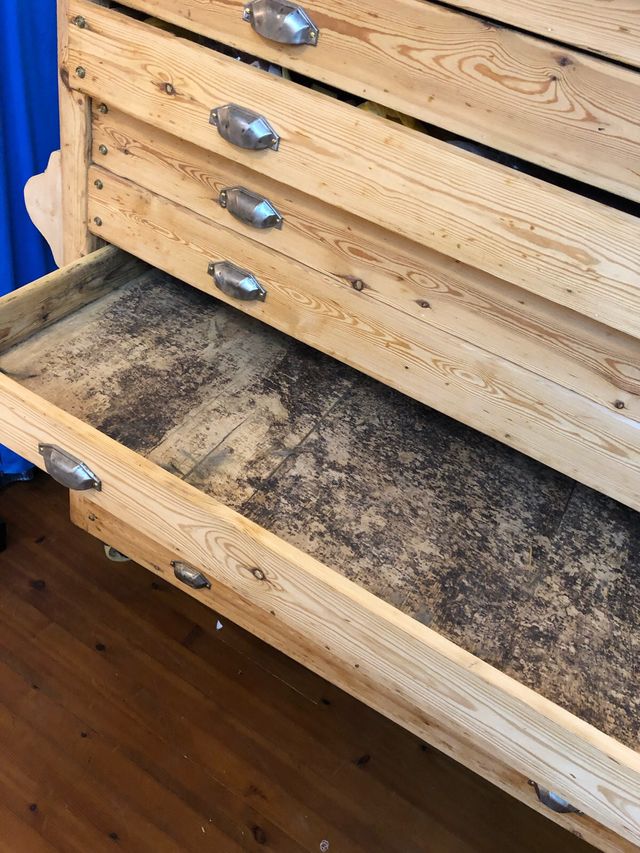 MUEBLE DE CAJONES PANADERO TOTALMENTE RESTAURADO de segunda mano por