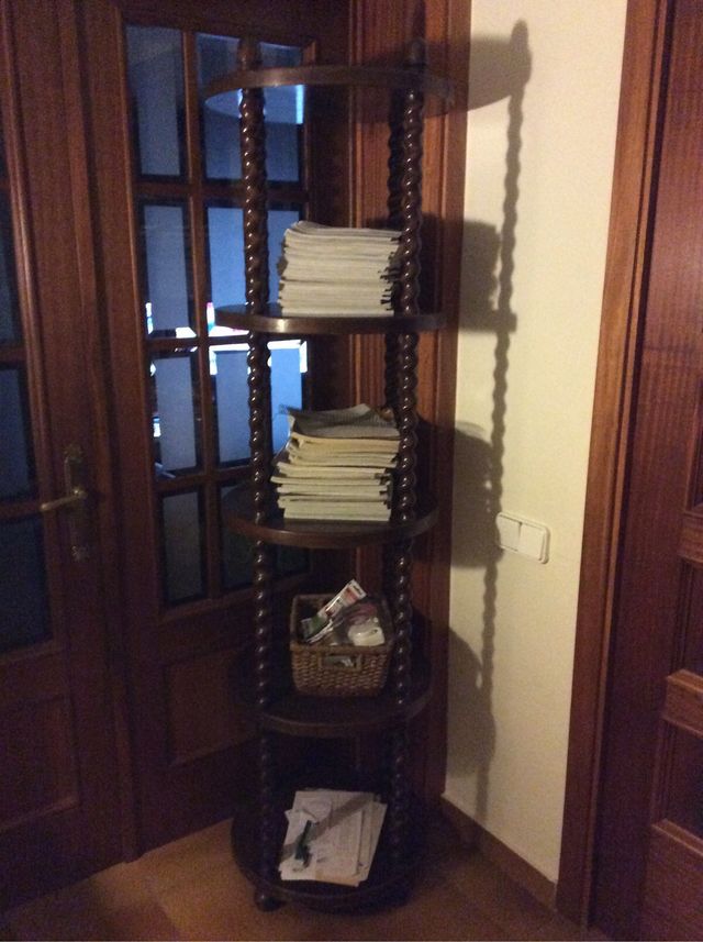 Estantería columna de nogal