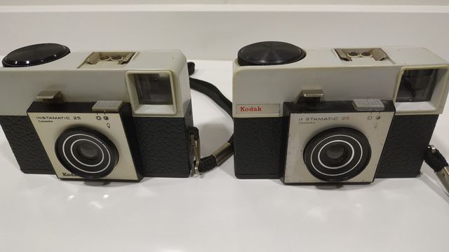 ANTIGUA CAMARA FOTOGRAFICA KODAK INSTAMATIC 25