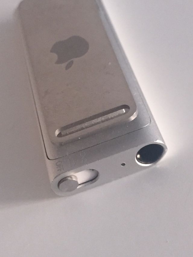 iPod Shuffle 4 GB. Apple Original