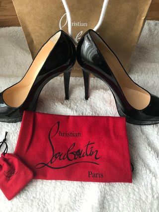 Zapatos Christian Louboutin de segunda mano por 850 EUR en Durango en  WALLAPOP