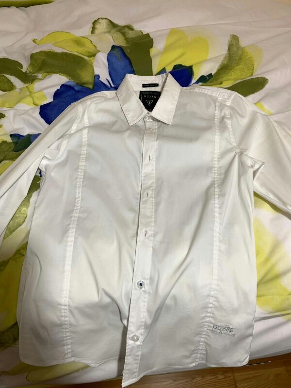 CAMISA CHICO XS GUESS.