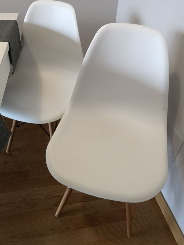 Sillas comedor, dos blancas y dos grises de segunda mano por 50 € en ... Sillas comedor, dos blancas y dos grises de segunda mano por 50 € en ...