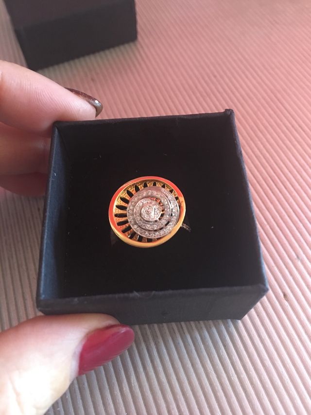 Anillo en oro amarillo y diamantes