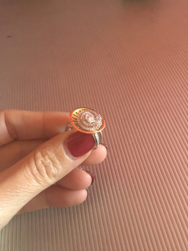 Anillo en oro amarillo y diamantes