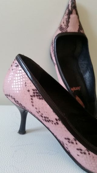 ZAPATOS PIEL SERPIENTE ROSA\\/MARRÓN, Nº 39 de segunda mano por 10 EUR en  Sevilla en WALLAPOP