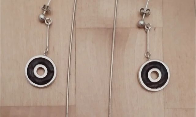 Joyería plata: Cruz, pendientes con piel y anillo