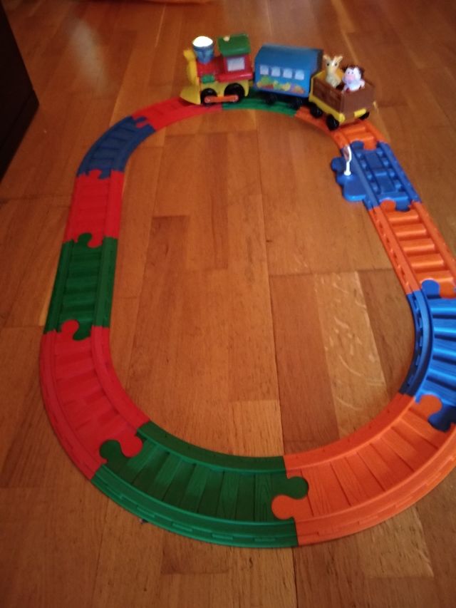 Bonito tren electrico luce y música! Como Nuevo!!