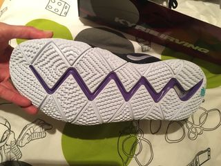 Zapatillas basquet Nike Kyrie 4 a estrenar de segunda mano Zapatillas basquet Nike Kyrie 4 a estrenar de segunda mano