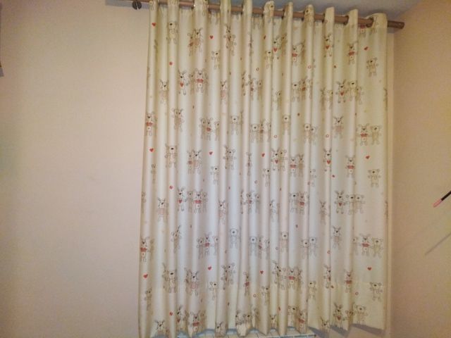 Cortina habitación infantil con cojines a juego