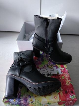 Botas refresh de segunda mano por 14 EUR en Leganés en WALLAPOP