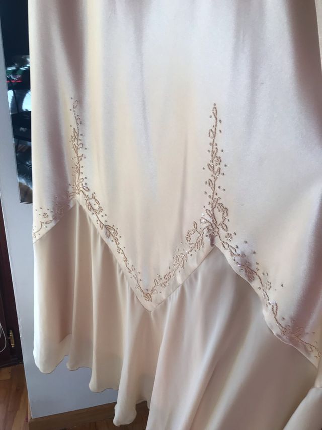 Vestido de fiesta en color champán