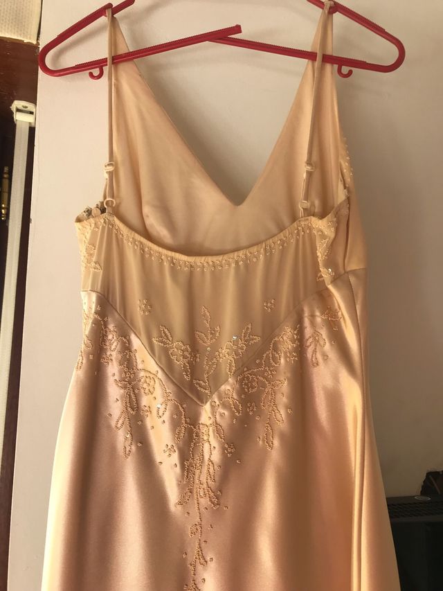 Vestido de fiesta en color champán