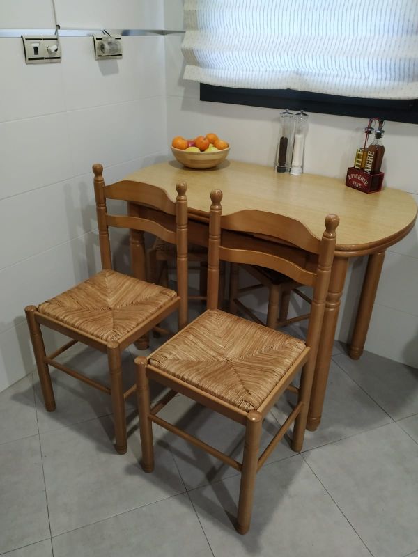 Mesa y sillas para cocina. También se vende por se de segunda mano ... Mesa y sillas para cocina. También se vende por se de segunda mano ...