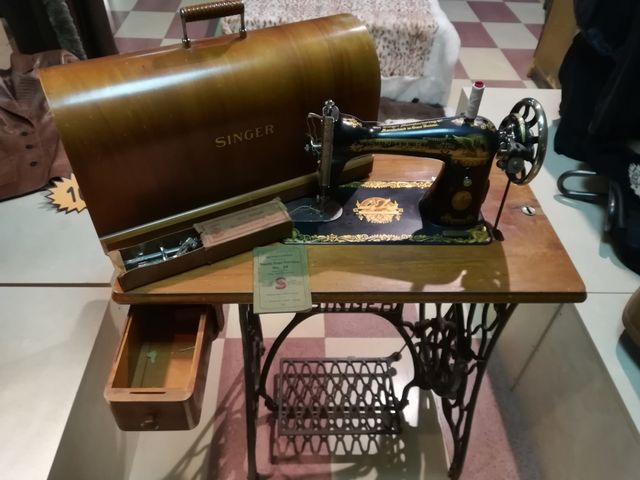 maquina coser antigua
