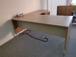 Mesa para oficina de segunda mano en Barcelona en WALLAPOP Mesa para oficina de segunda mano en Barcelona en WALLAPOP