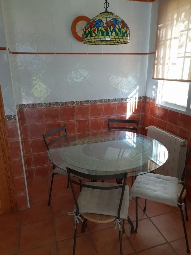 Mesa y sillas para cocina de segunda mano por 175 € en Moncada en ... Mesa y sillas para cocina de segunda mano por 175 € en Moncada en ...