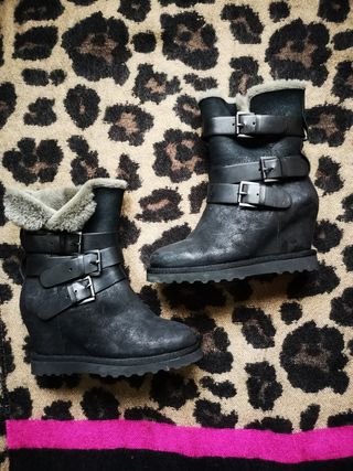 Botas Ash negras con borrego por dentro de segunda mano por 40 EUR en Getxo  en WALLAPOP