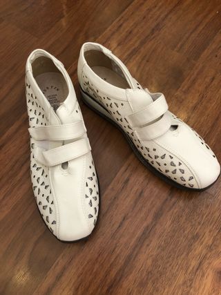 Zapatos blancos 41 cómodos nuevos! de segunda mano por 20 Zapatos blancos 41 cómodos nuevos! de segunda mano por 20