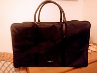 Bolso viaje Hugo Boss de segunda mano por 85 EUR en San Sebastián de Los  Reyes en WALLAPOP