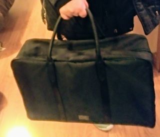 Bolso viaje Hugo Boss de segunda mano por 85 EUR en San Sebastián de Los  Reyes en WALLAPOP