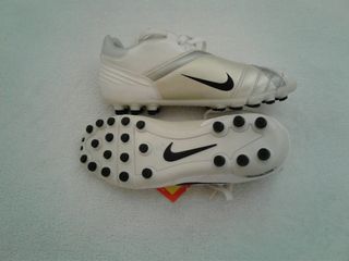 Botas Futbol NIKE Total 90 de segunda mano por 20 EUR en Torrejón de Ardoz  en WALLAPOP