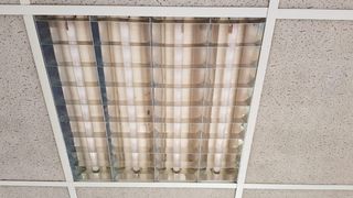 Pantalla de luz fluorescente de segunda mano en WALLAPOP