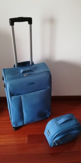 Maleta viaje con neceser VAGG Paco Martínez de segunda mano por 39 EUR en  Avilés en WALLAPOP