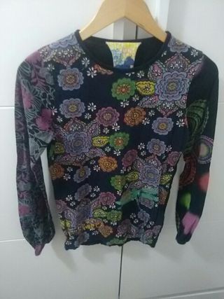 Camiseta Desigual mujer T. M de segunda mano por 4 € en Camisetas Desigual mujer de segunda mano en Málaga en WALLAPOP
